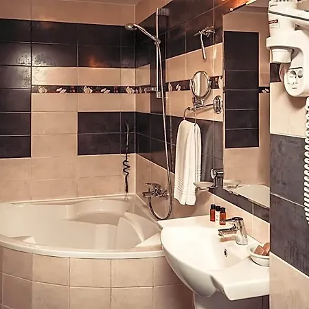 Cherica Hotel 4*